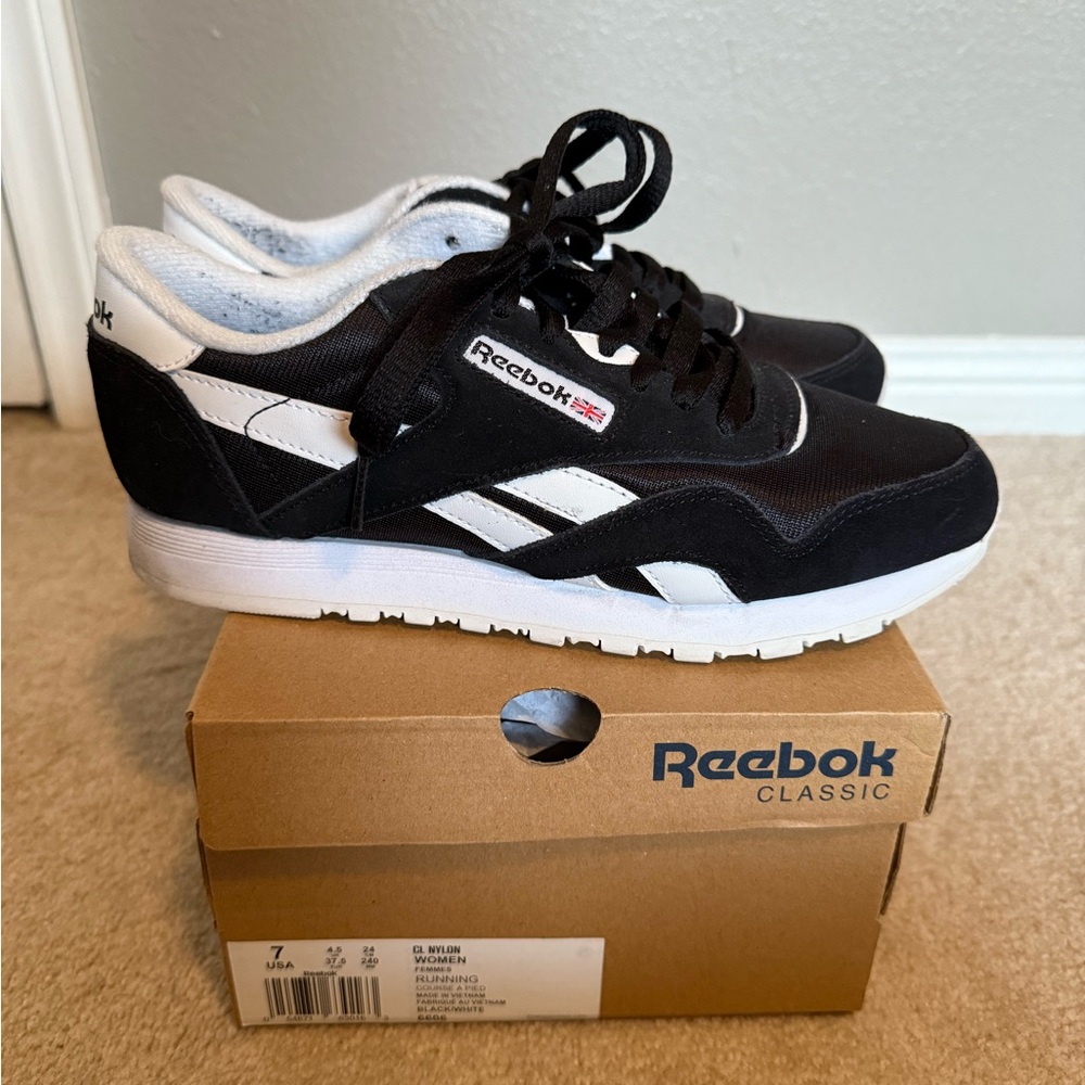 Reebok Women’s Classic Nylon Shoes Sneakers Black White Size 7